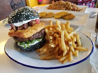 Best 6 Burgers Restaurants on Biscayne Boulevard, Miami, FL 2 Bocas Grill in North Miami